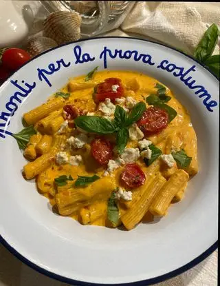 Ricetta Sedanini con feta e pomodori datterini di lamanuincucina
