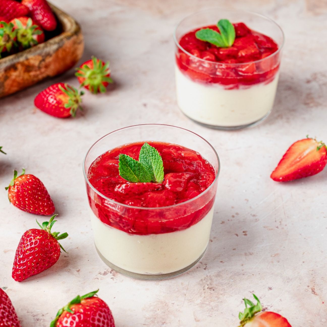 Panna cotta vegana allo yogurt e fragole