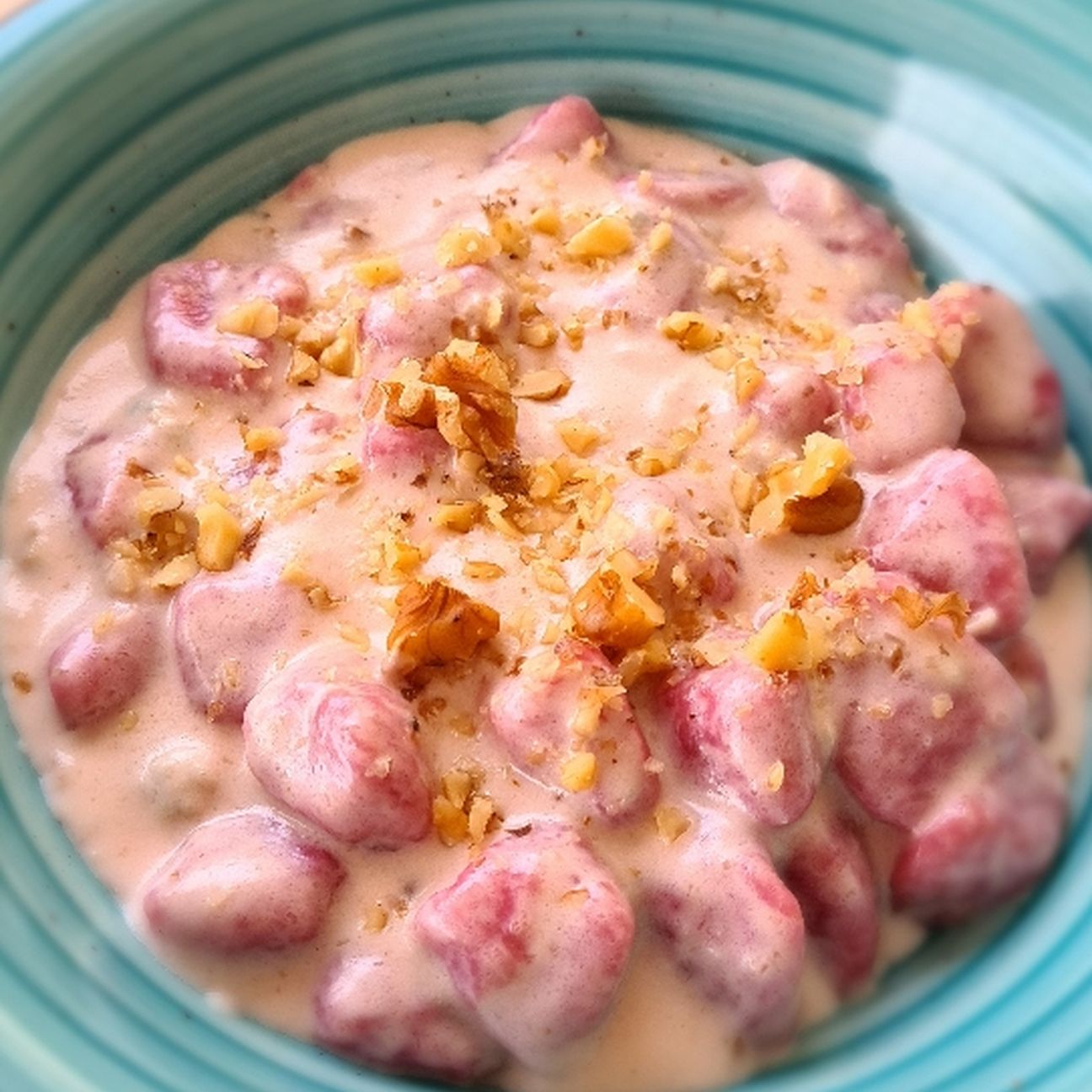 gnocchetti di rapa rossa con gorgonzola e noci