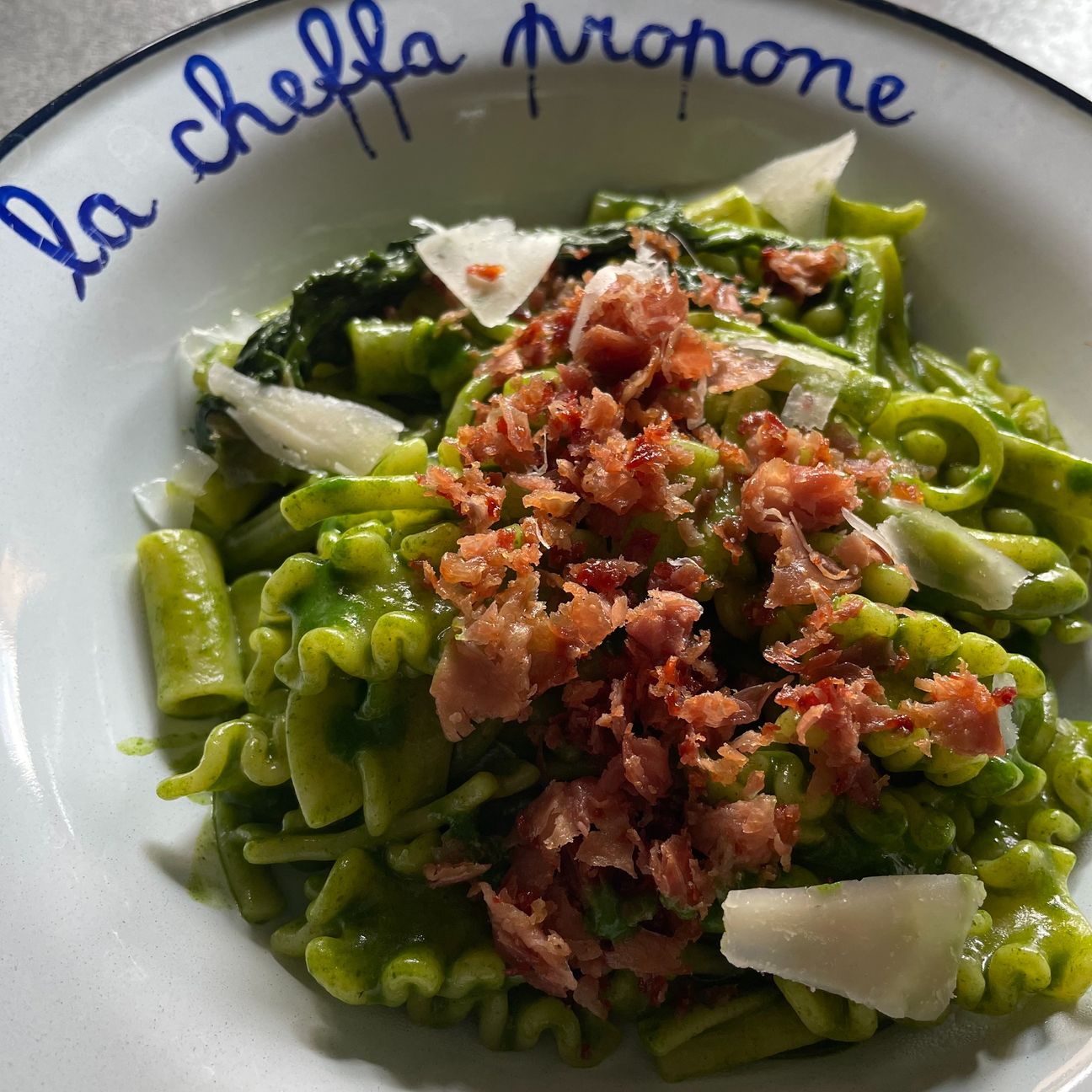 Pasta mista risottata in crema di broccoli, crudo croccante e scaglie di parmigiano