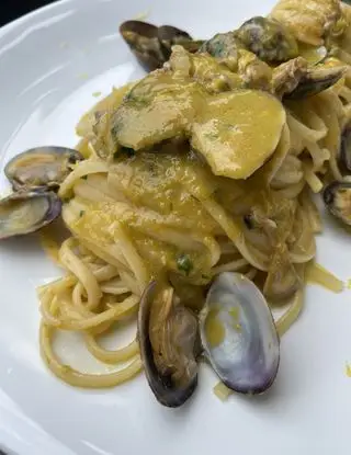 Ricetta Linguine fiori di zucca e vongole di lacheffapropone