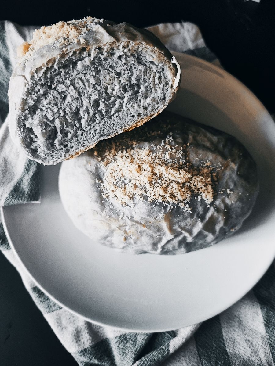 Pane azzurro al parmigiano