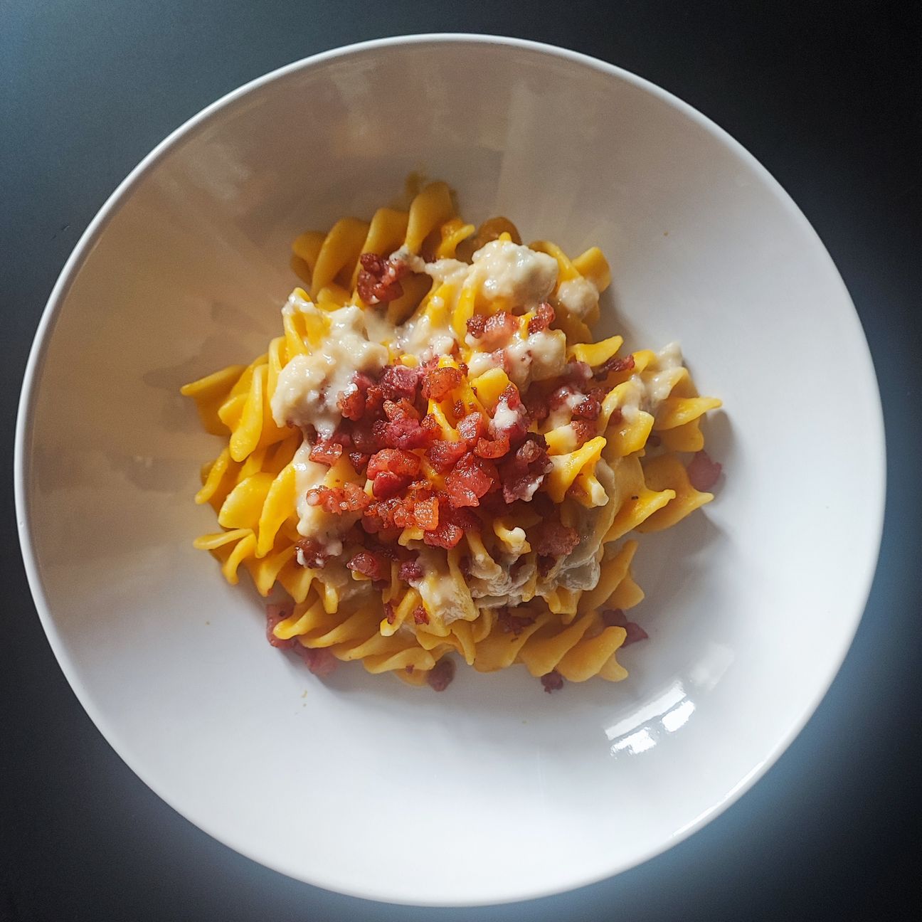 Fusilloni con crema di zucca, guanciale croccante e fonduta di gorgonzola