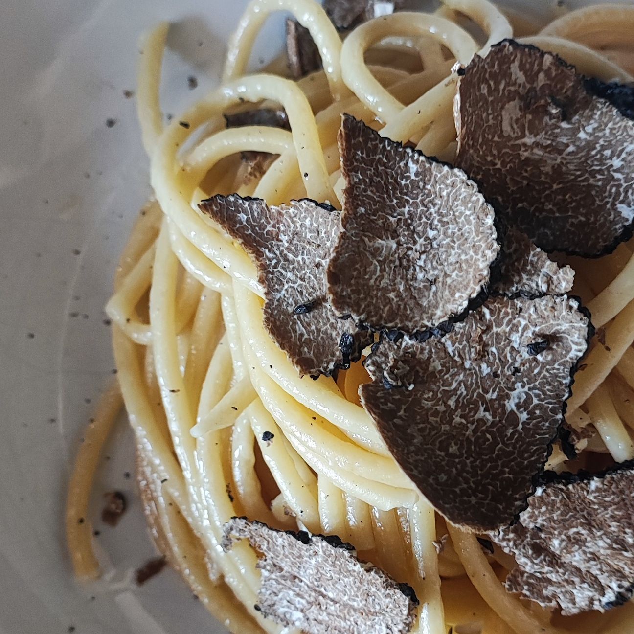 Bucatini al burro salato e tartufo