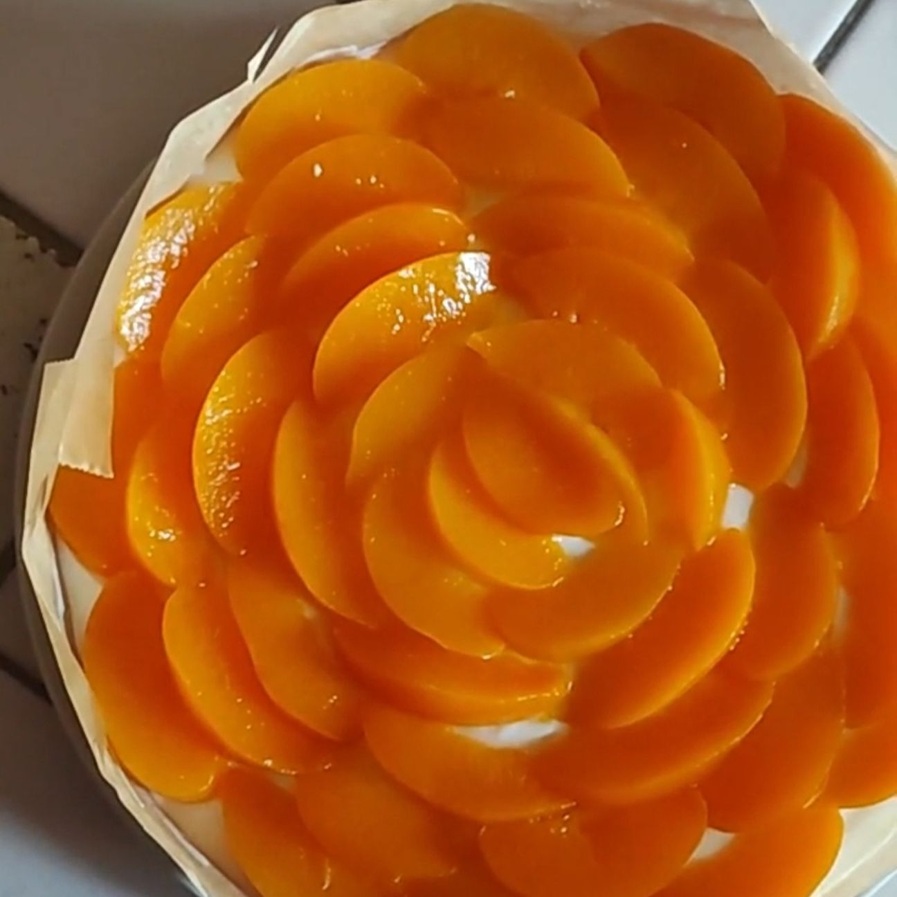 Torta fredda yogurt e pesche sciroppate