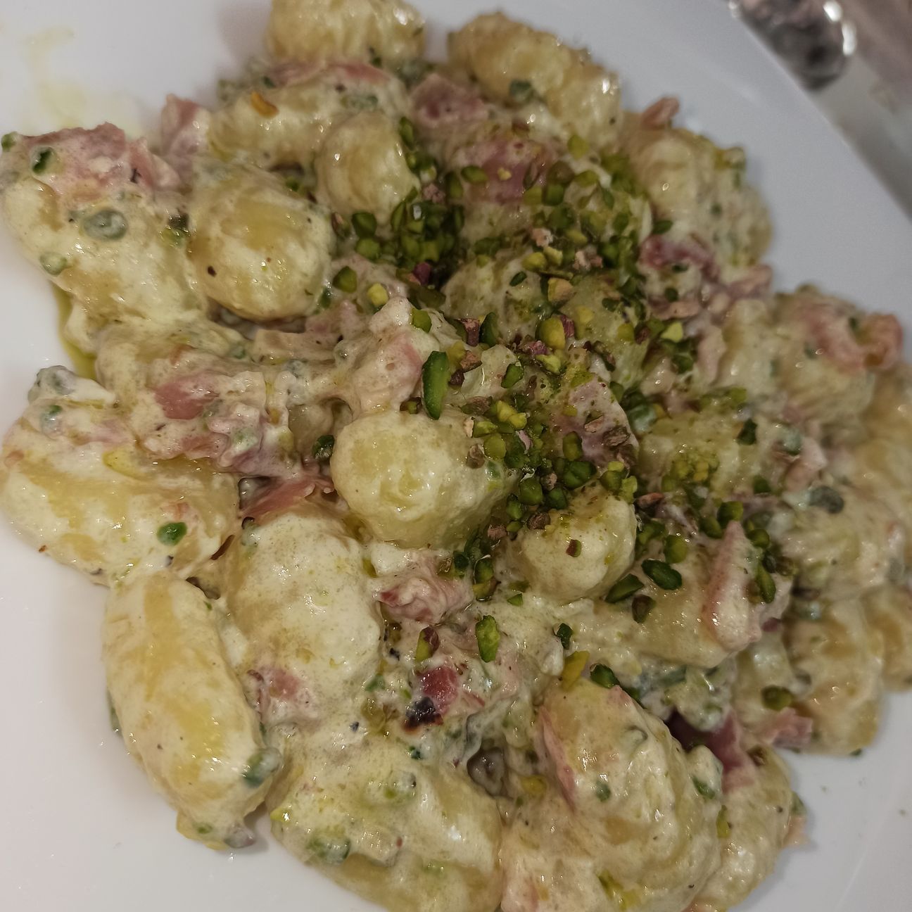 Gnocchi speck e pistacchio