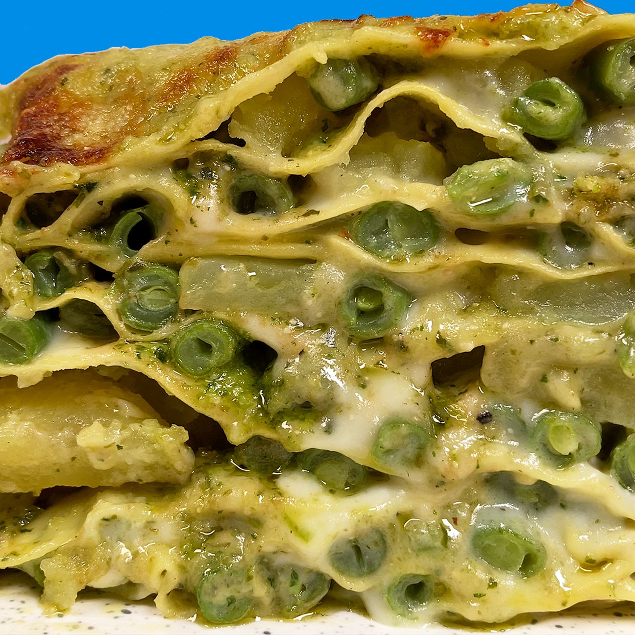 Lasagna con besciamella al pesto alla genovese, patate e fagiolini