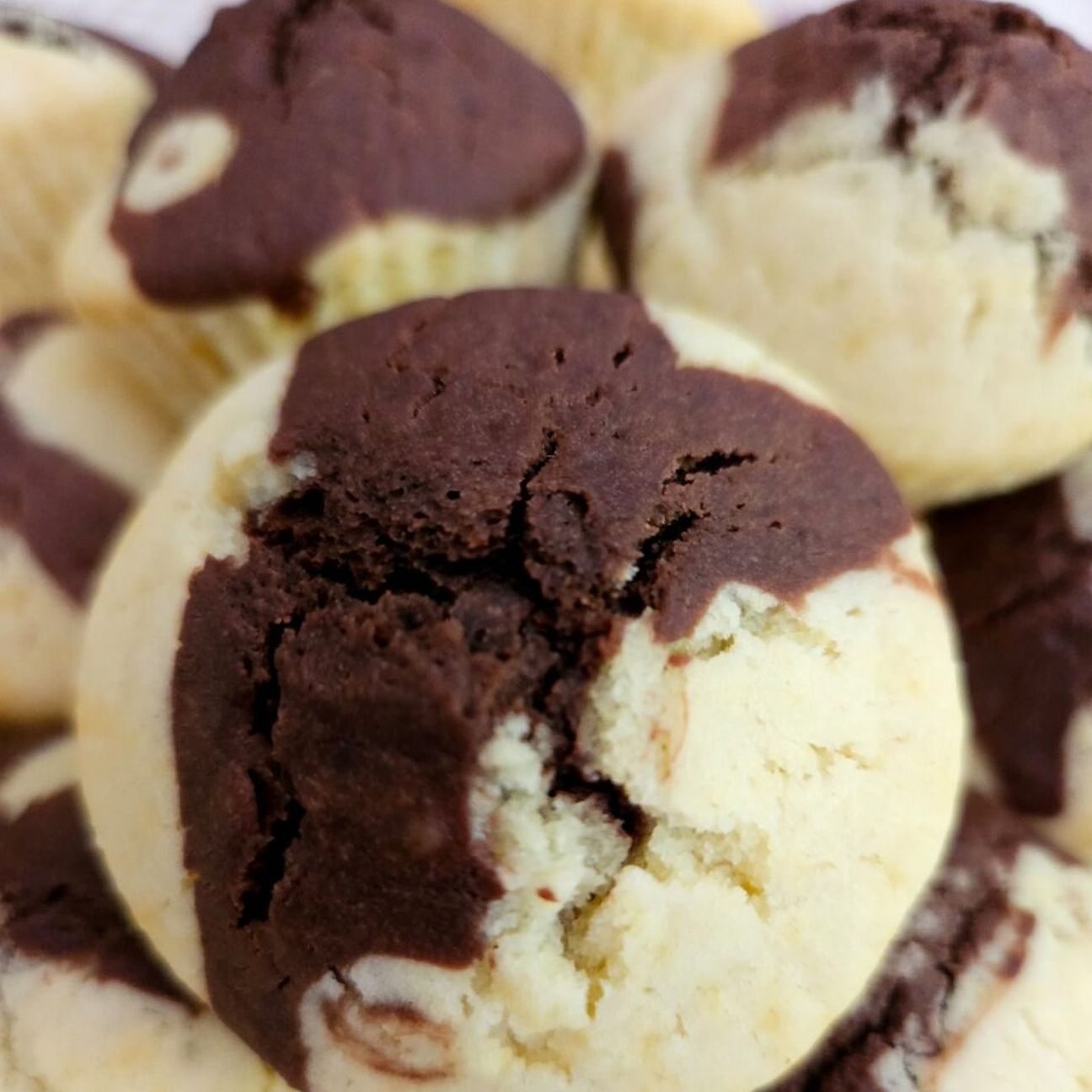 Mini muffin bicolore, senza latte e senza uova