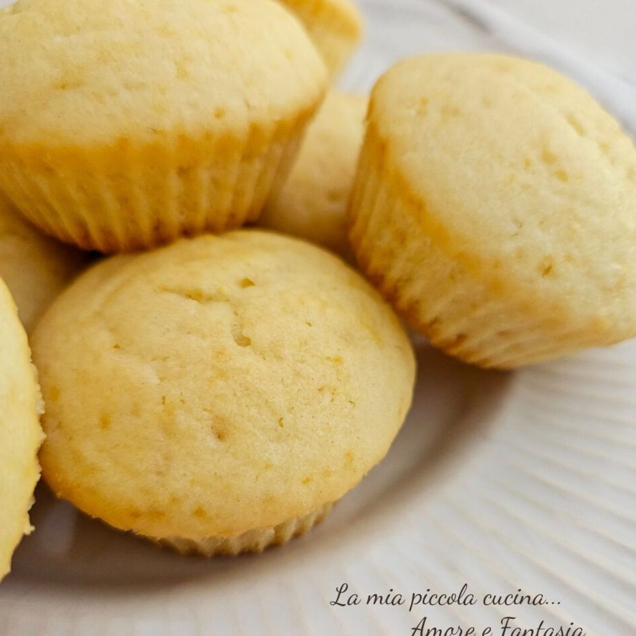 Mini muffin al limone, senza latte e senza uova