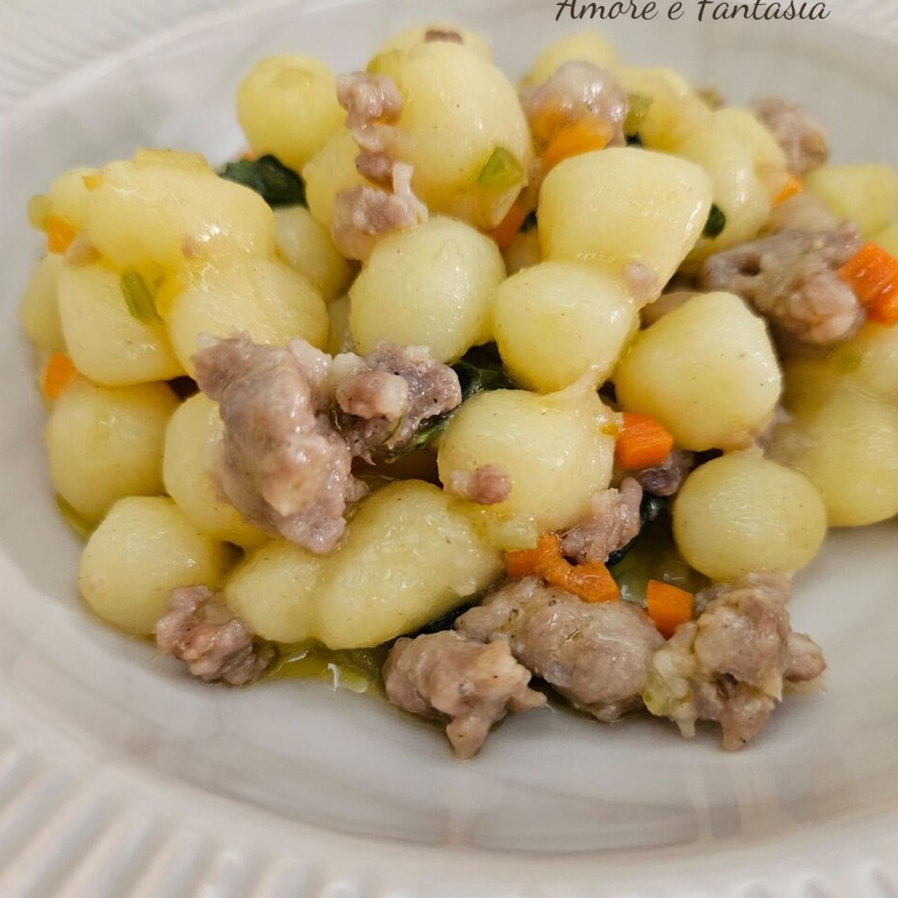 Chicche di patate con salsiccia sbriciolata