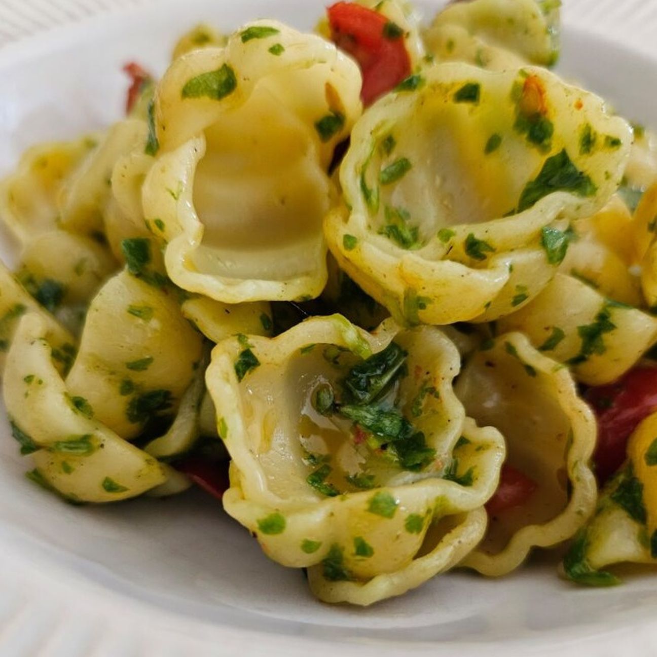 Gnocchi al pesto di rucola con pomodorini confit