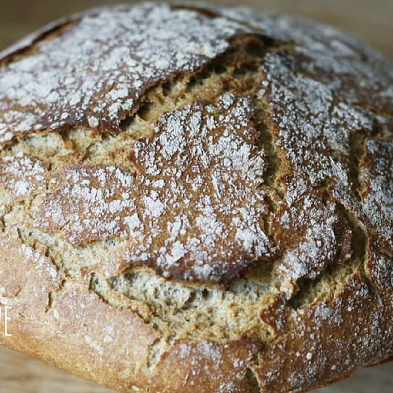 Pane proteico senza glutine e lievito con farina di grano saraceno, avena e semi vari