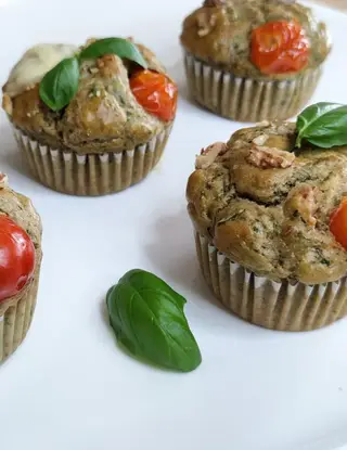 Ricetta Muffins salati alle noci e basilico ,con cuore al formaggio di Ricette_in_un_click