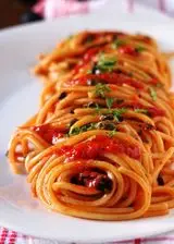 Ricetta Spaghetti in crema di peperoni con olive e capperi