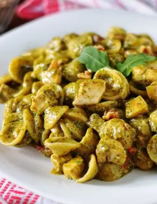 Ricetta Orecchiette con pesto di rucola, pomodorini e pesce spada di ilpugliesechecucina