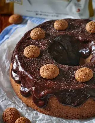 Ricetta Ciambellone al caffè e amaretti glassato al cioccolato di ilpugliesechecucina