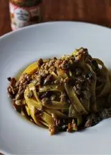 Ricetta Tagliatelle con salsiccia e funghi velocissime