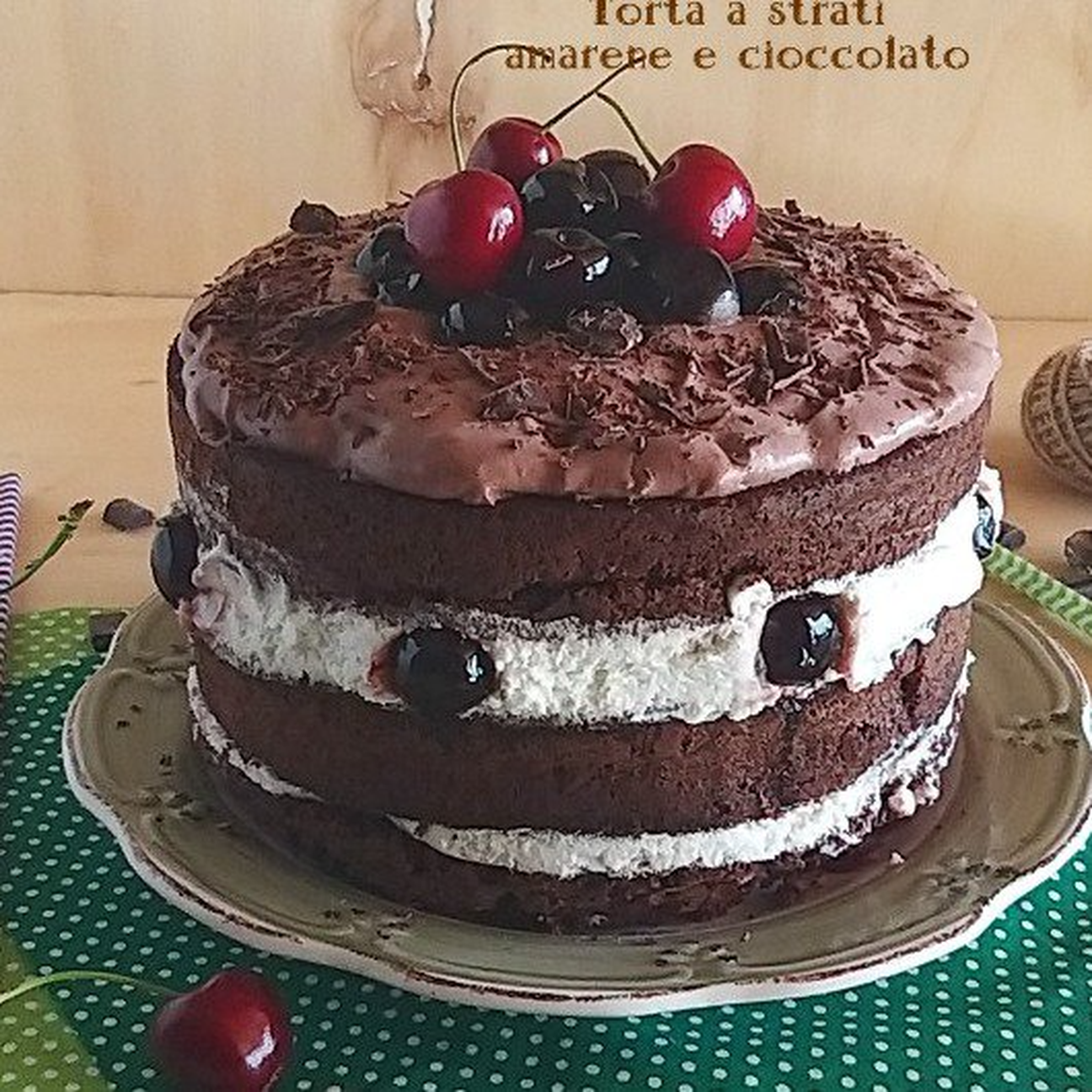 Torta a strati amarene e cioccolato