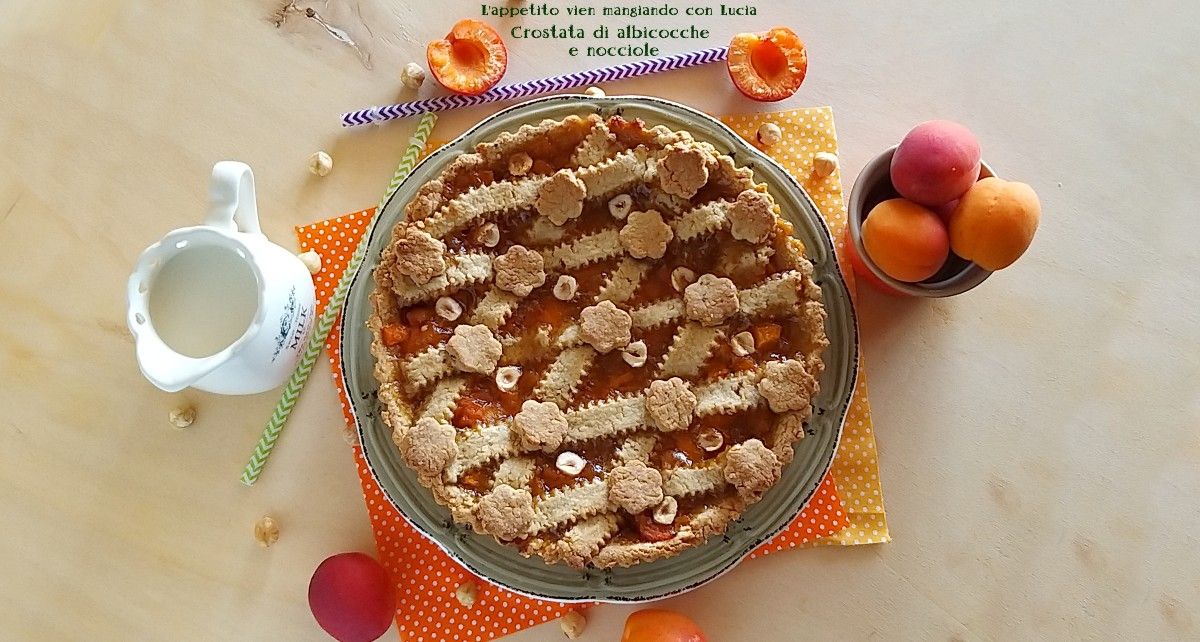 Crostata di albicocche e nocciole