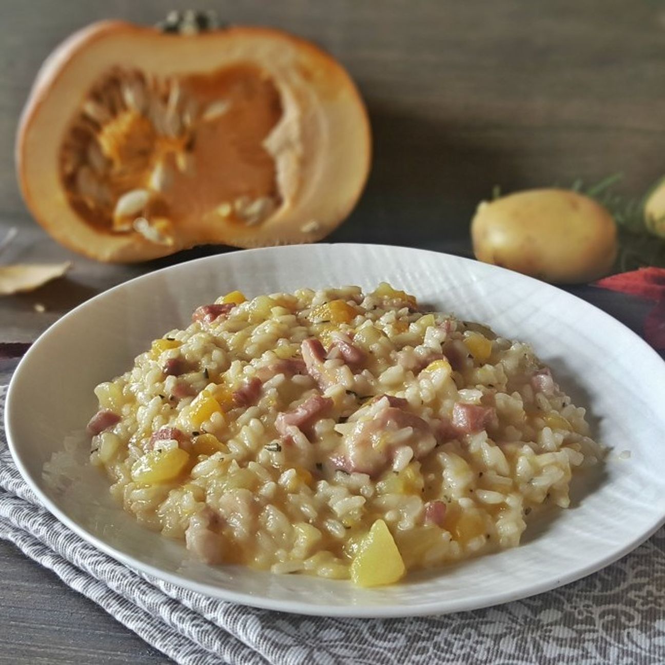 Risotto con zucca patate e pancetta