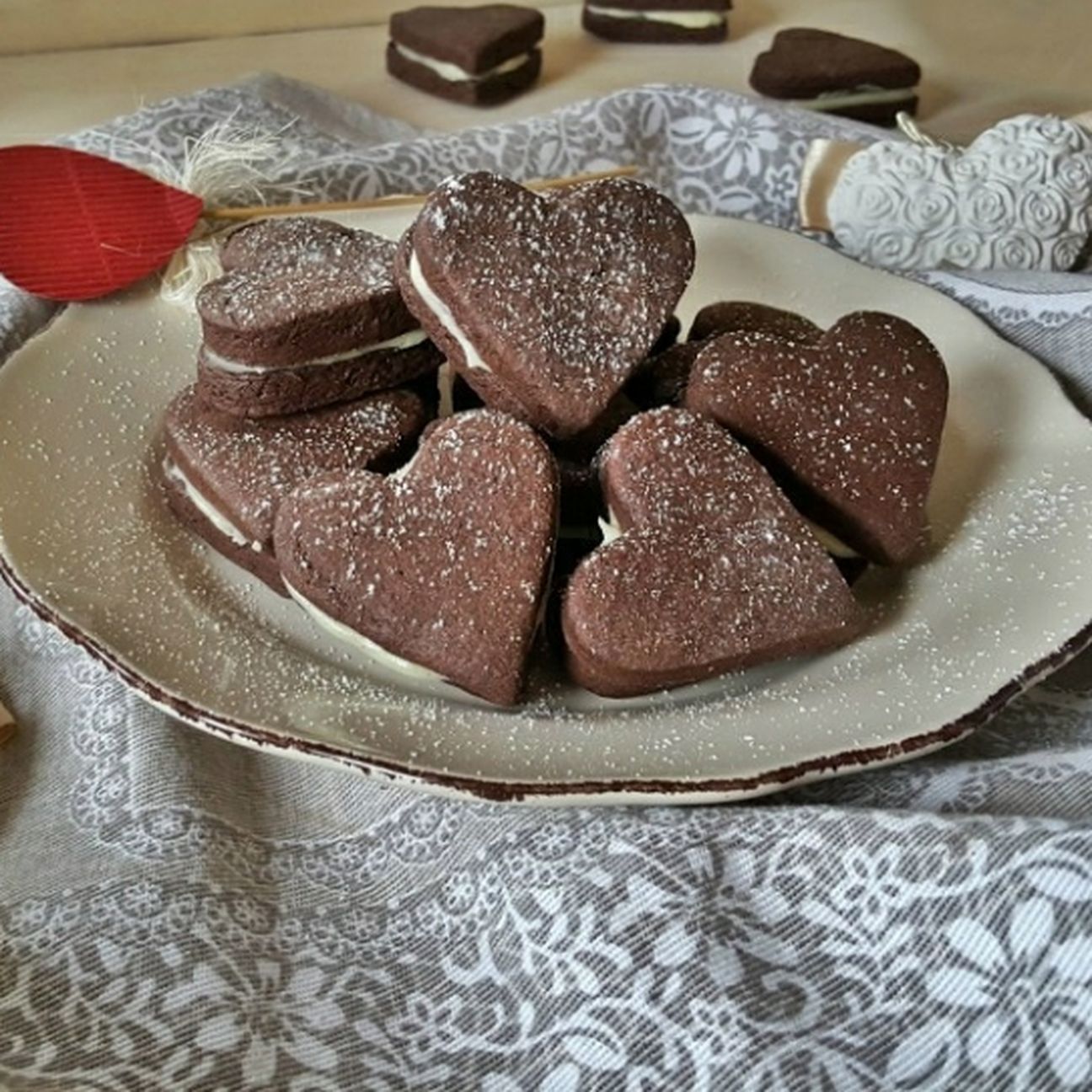 Cuori al cacao con cioccolato bianco