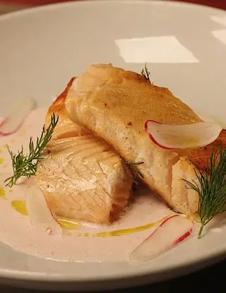 Ricetta Salmone su crema rosa al ravanello al profumo di aneto di ninomirra79