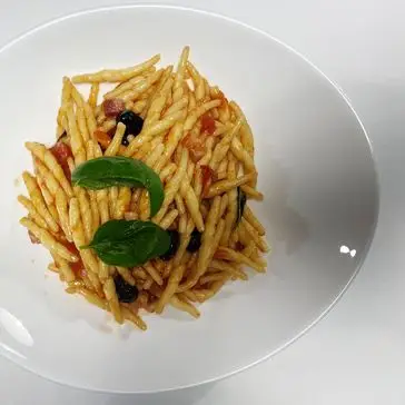 Ricetta Trofie pomodorini,  pancetta e olive nere. di SabatinoC