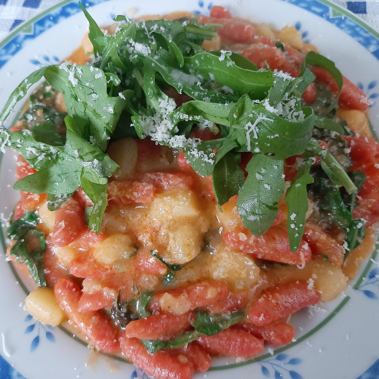 Cavatelli al pomodoro con patate e rucola