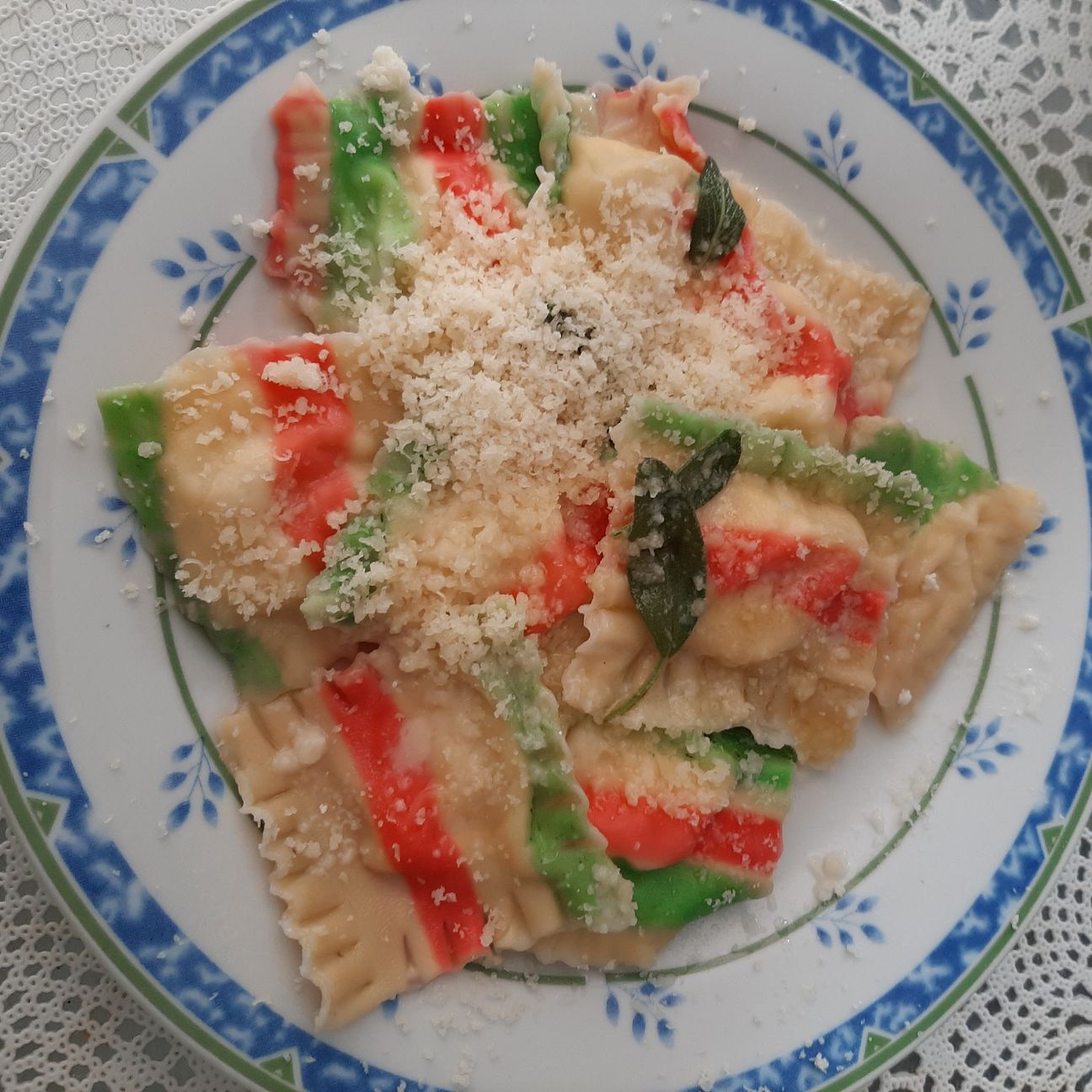 Agnolotti con ricotta al profumo di salvia