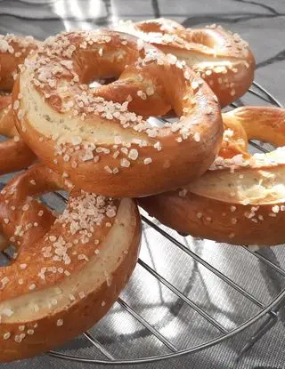 Ricetta Bretzl, pane tipico del sud Tirolo,Baviera.. di luigina