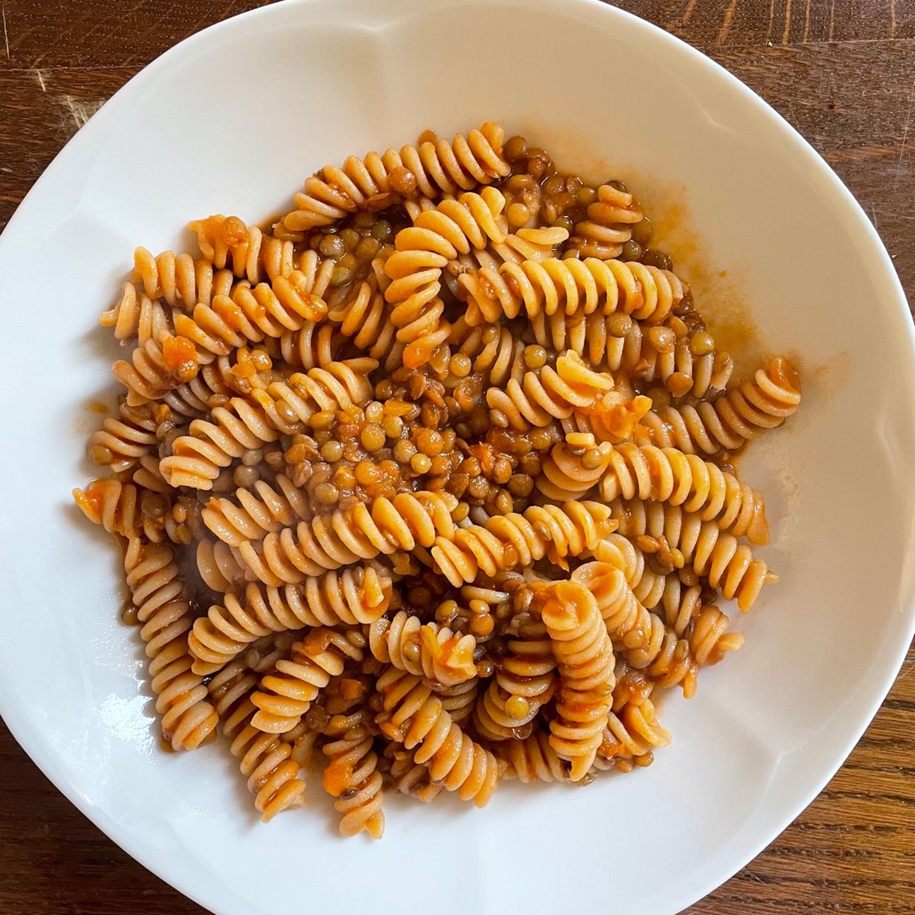 Fusilli integrali con ragù di lenticchie