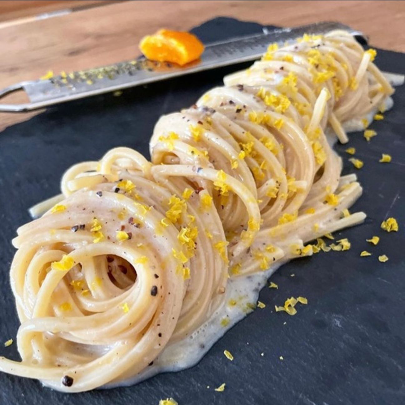 Cacio e pepe con tuorlo marinato