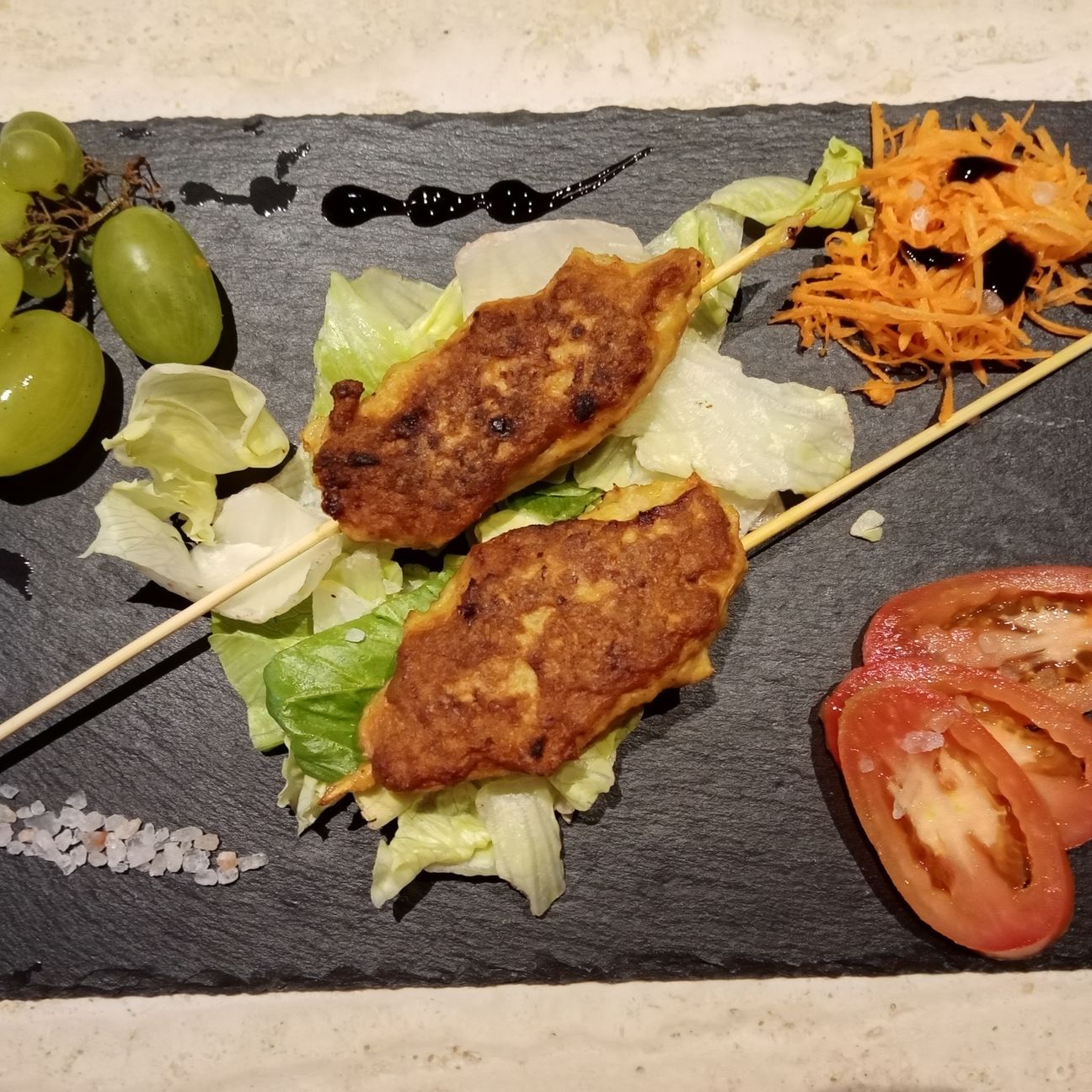 Spiedini di pollo speziati