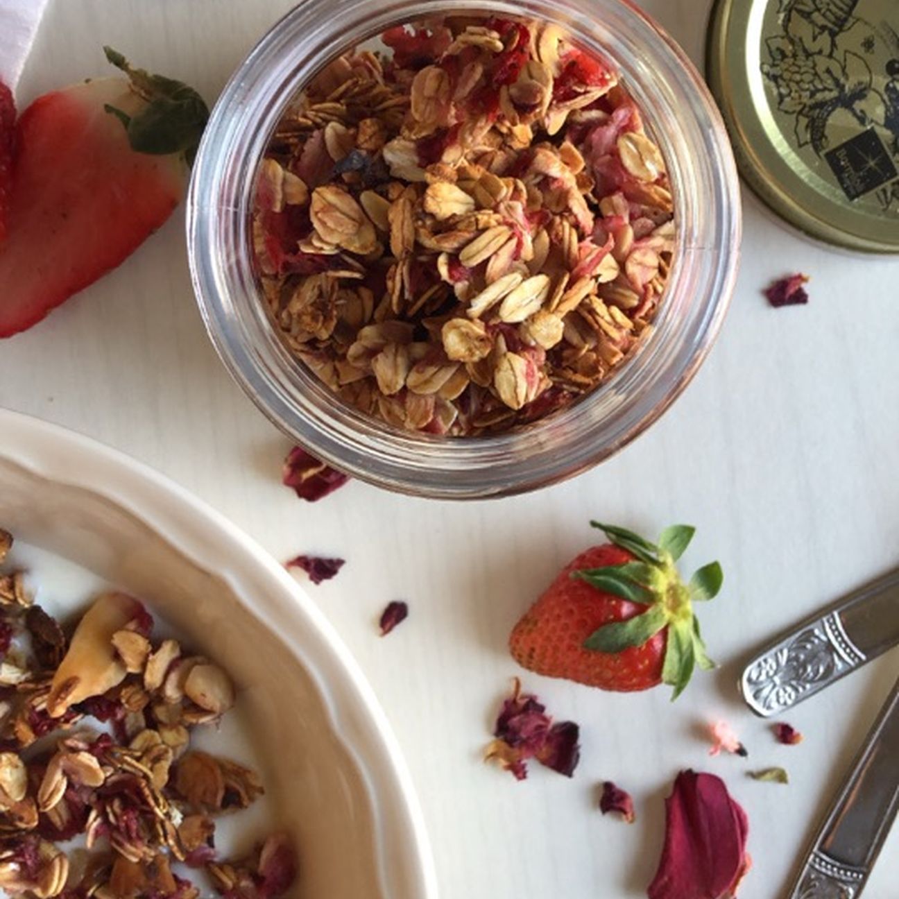 Granola alla fragola e caramello