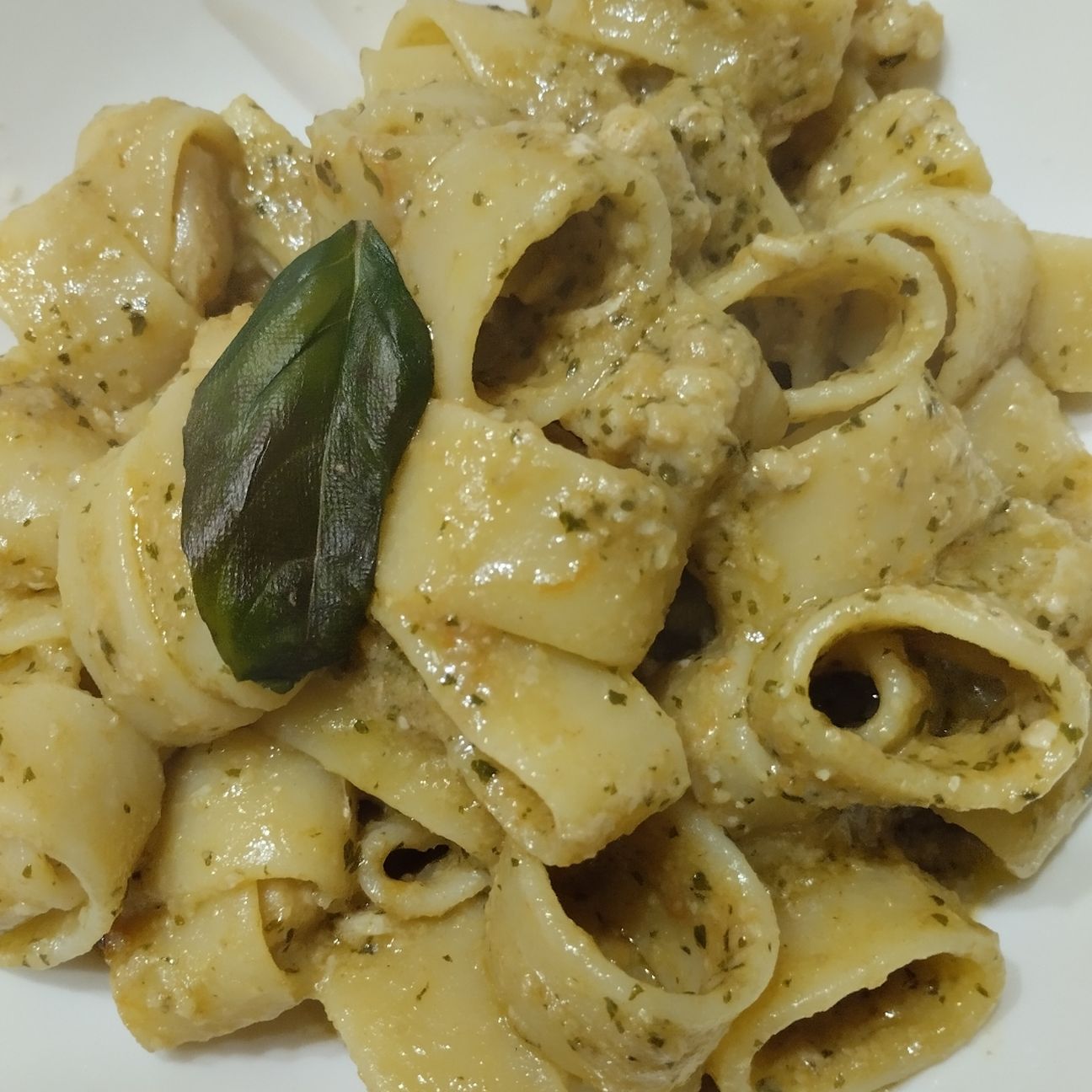 Paccheri gluten free con pesce Spada, pesto di pistacchi e pomodorini