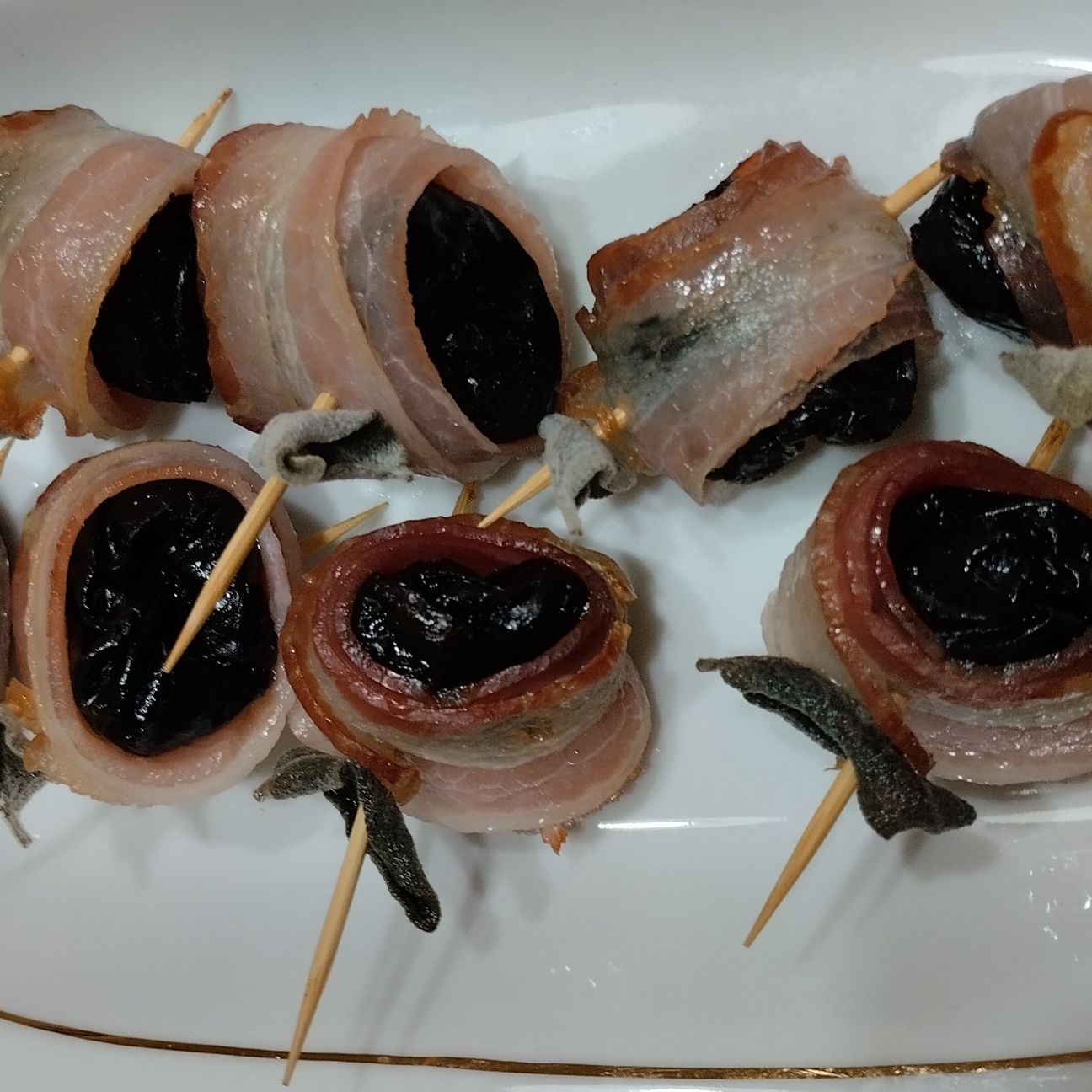 Involtini di Prugne e bacon