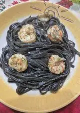 Ricetta Tagliatelle al nero di seppia gluten free con gamberoni e pomodorini