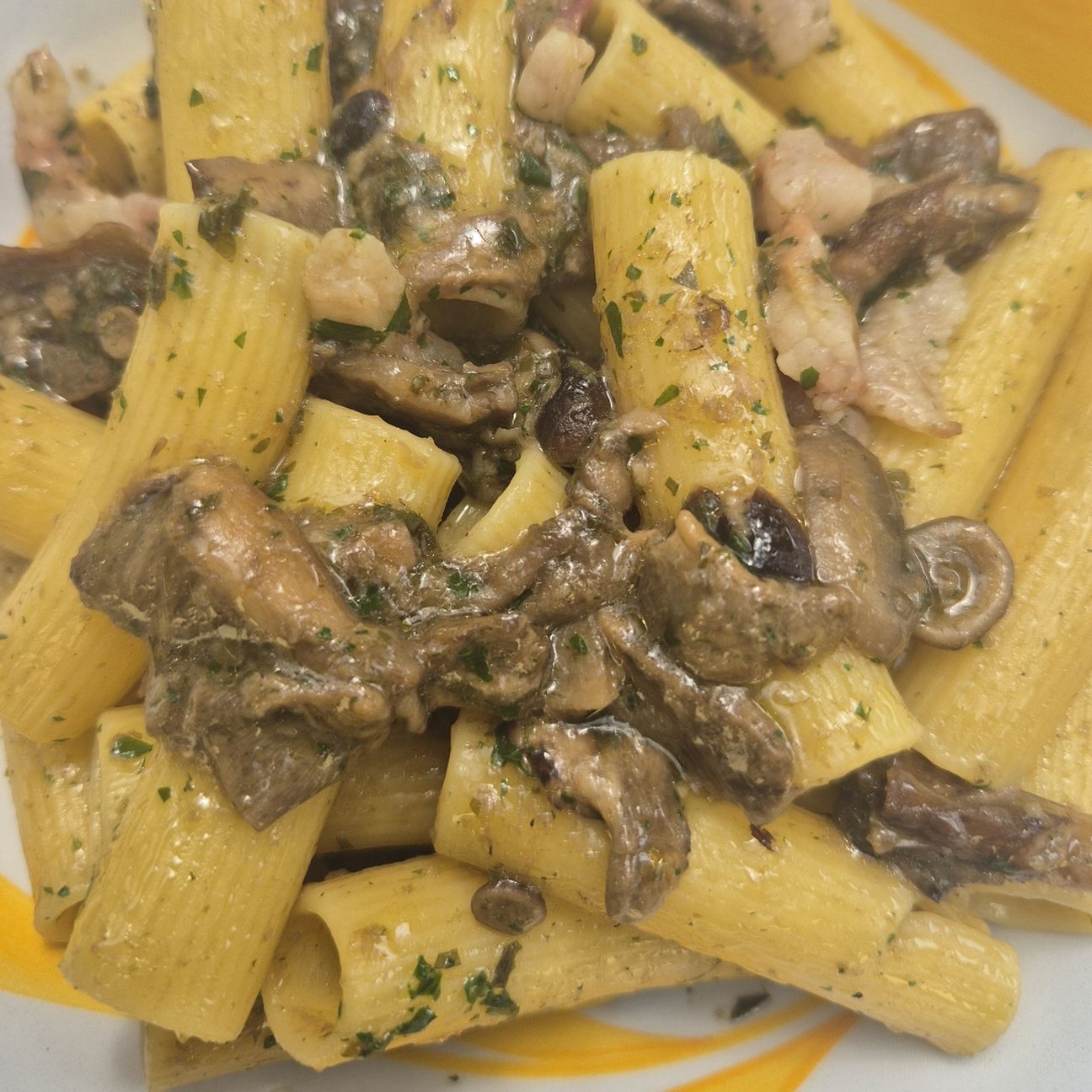 Rigatoni gluten free con funghi e pancetta