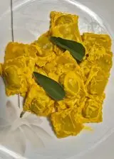 Ricetta Ravioli gluten free di ricotta e spinaci con salsa allo zafferano