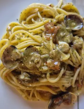 Ricetta Spaghetti gluten free alle vongole con  aglio, olio, peperoncino, pomodori e fumetto di crostacei. di marchichef