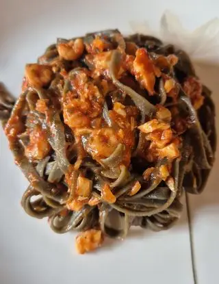 Immagine ricetta Tagliatelle al nero di seppia gluten free con Ragù di pesce