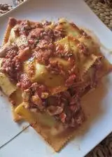 Ricetta Ravioloni ricotta e spinaci al ragù di pesce