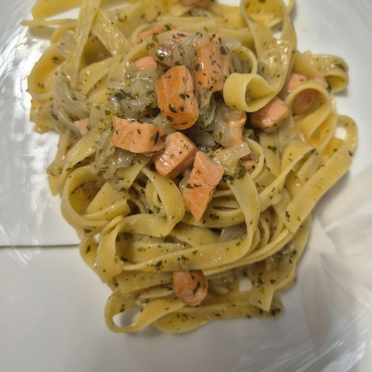Tagliatelle gluten free al Salmone e cipolla