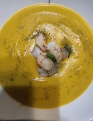 Ricetta Vellutata di patate allo Zafferano con gamberoni bardati con Lardo di Colonnata. di marchichef