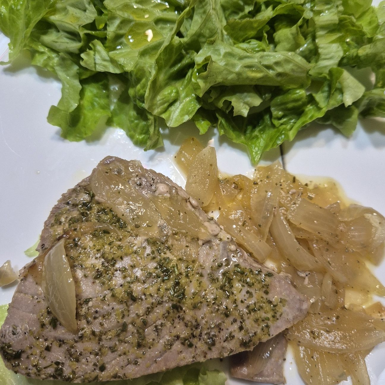 Filetto di Tonno alla Mediterranea