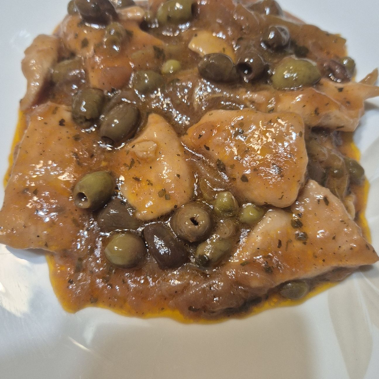 Bocconcini di Pollo in Umido morbidi e Saporiti con Olive, Verdure e capperi