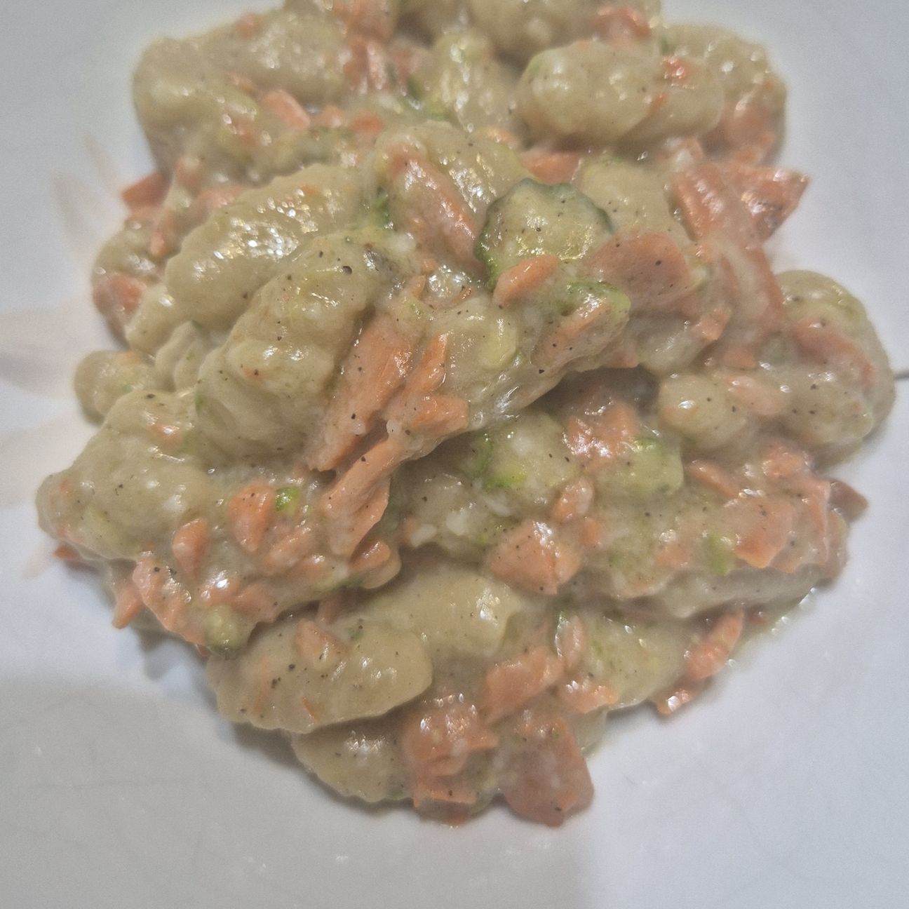 Gnocchi Zucchine e Salmone con Besciamella di nostra produzione