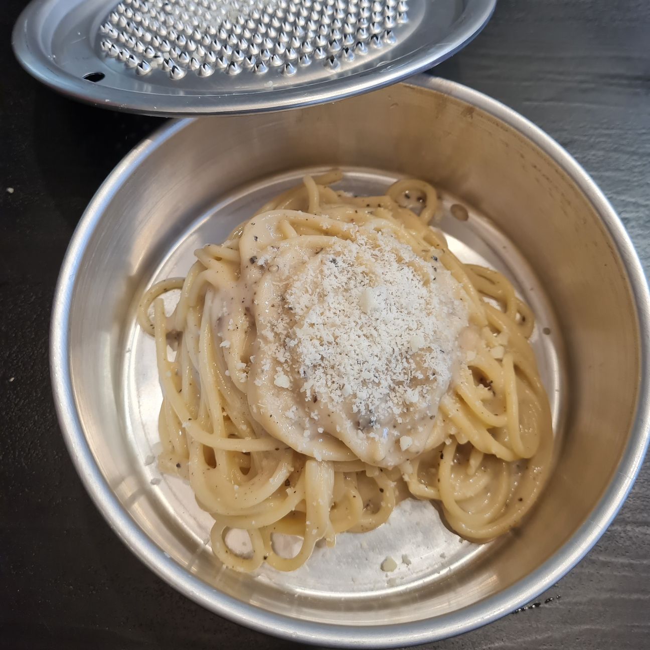 La cacio e pepe in grattugia