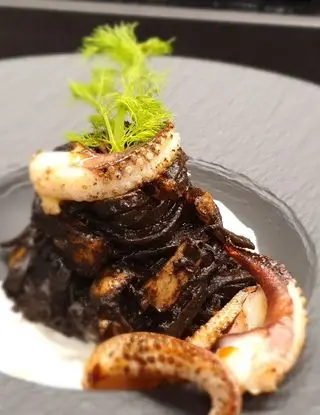 Ricetta Tagliolini al nero di seppia con tentacoli croccanti di vaccina