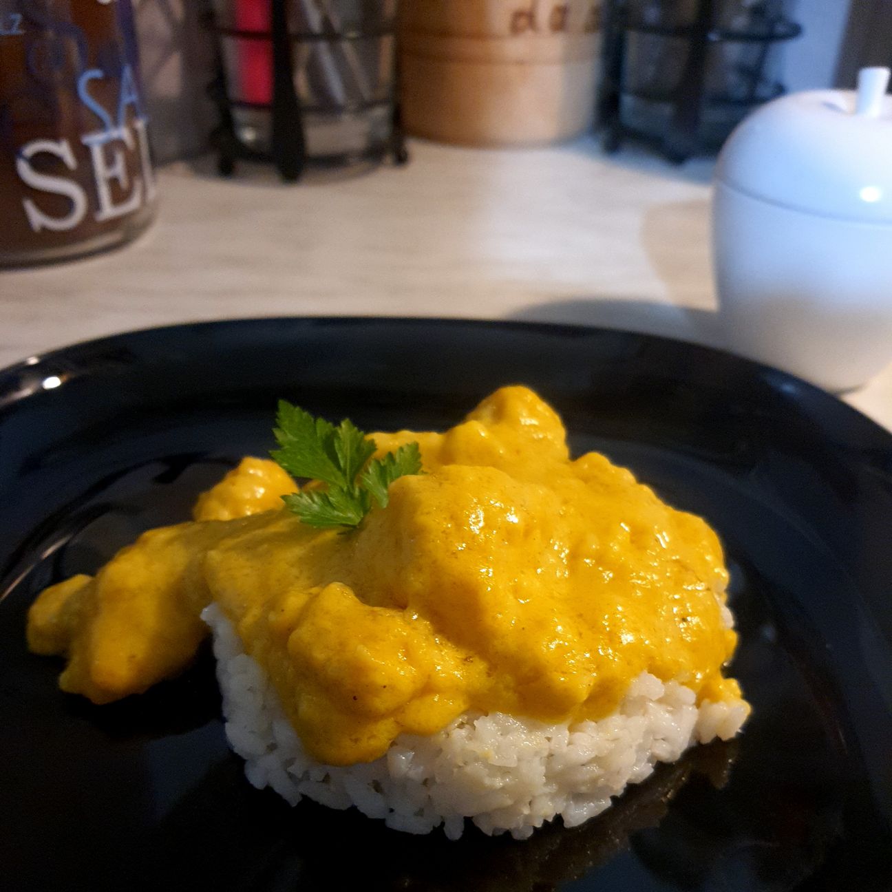 Riso bianco con pollo al curry